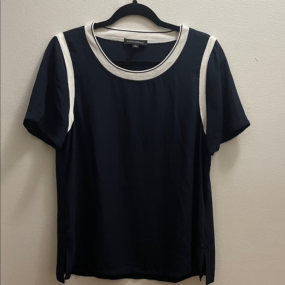 Banana Republic Navy and White Sheer Short Sleeve Blouse. Size Medium